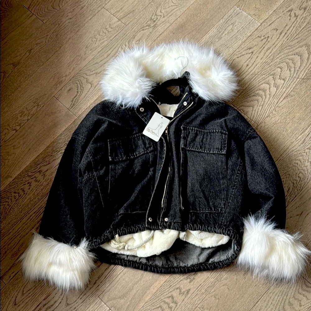 Stylish Women’a Fur-Trimmed Jacket in Black and White BRAND NEW WITH TAG